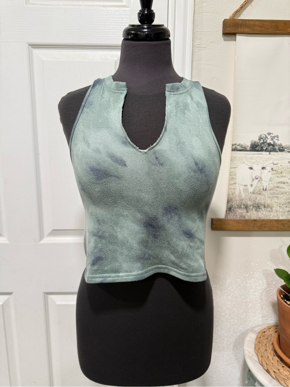 Gilly Hicks Sleeveless Keyhole Crop Tank Top - Sage Tie-Dye